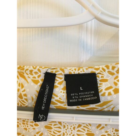 New Directions Large Yellow & White 3/4 Bell Sleeve A-line Top Embellished Neck - Picture 2 of 3